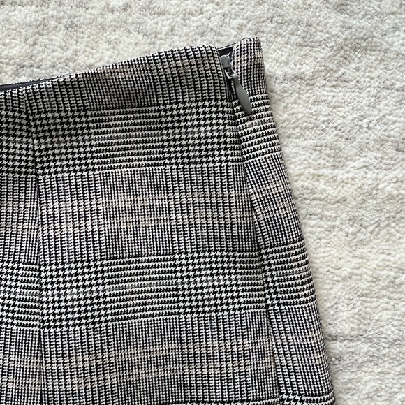 Aritzia Babaton Plaid Skirt - Picture 4 of 7